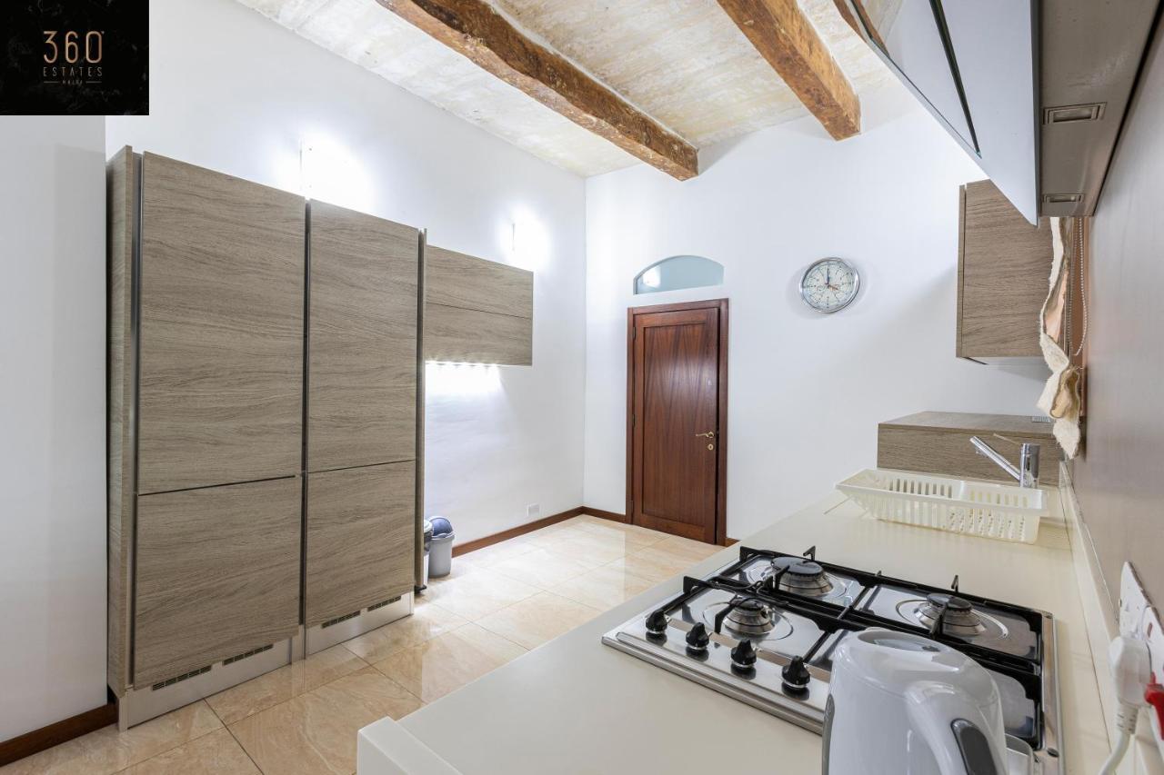 Seafront - Top Location, Top Floor With Wifi & Ac By 360 Estates La Valeta Exterior foto