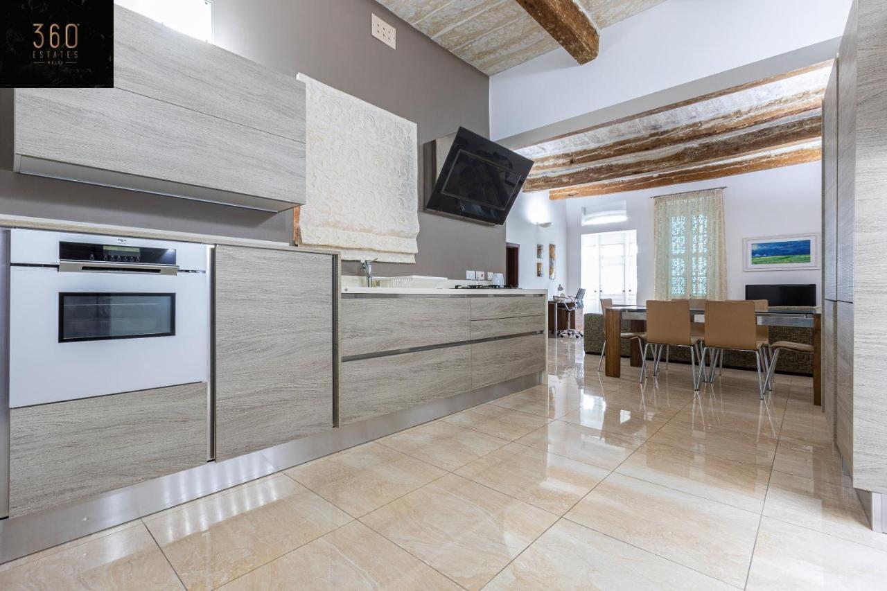 Seafront - Top Location, Top Floor With Wifi & Ac By 360 Estates La Valeta Exterior foto