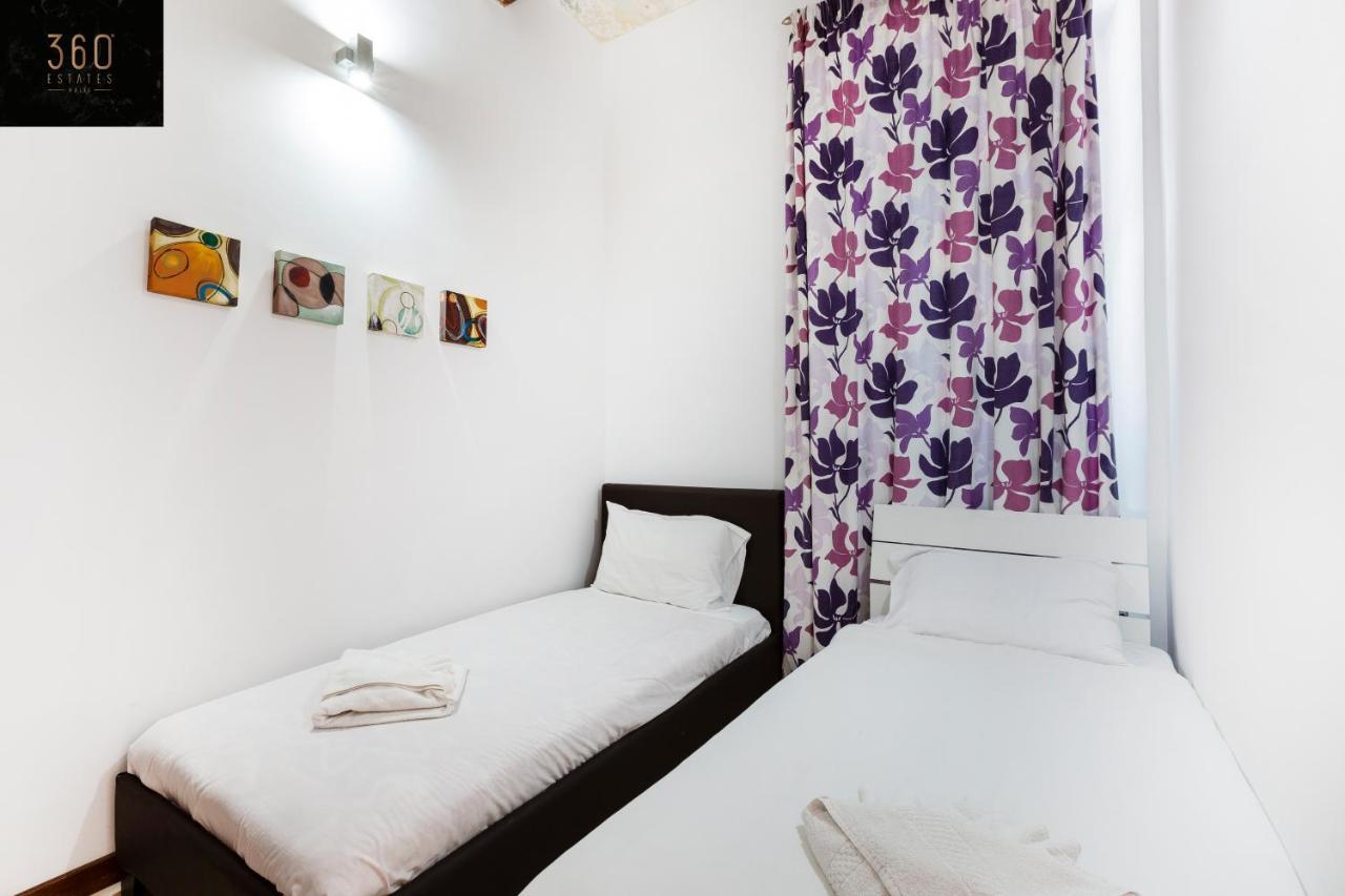 Seafront - Top Location, Top Floor With Wifi & Ac By 360 Estates La Valeta Exterior foto